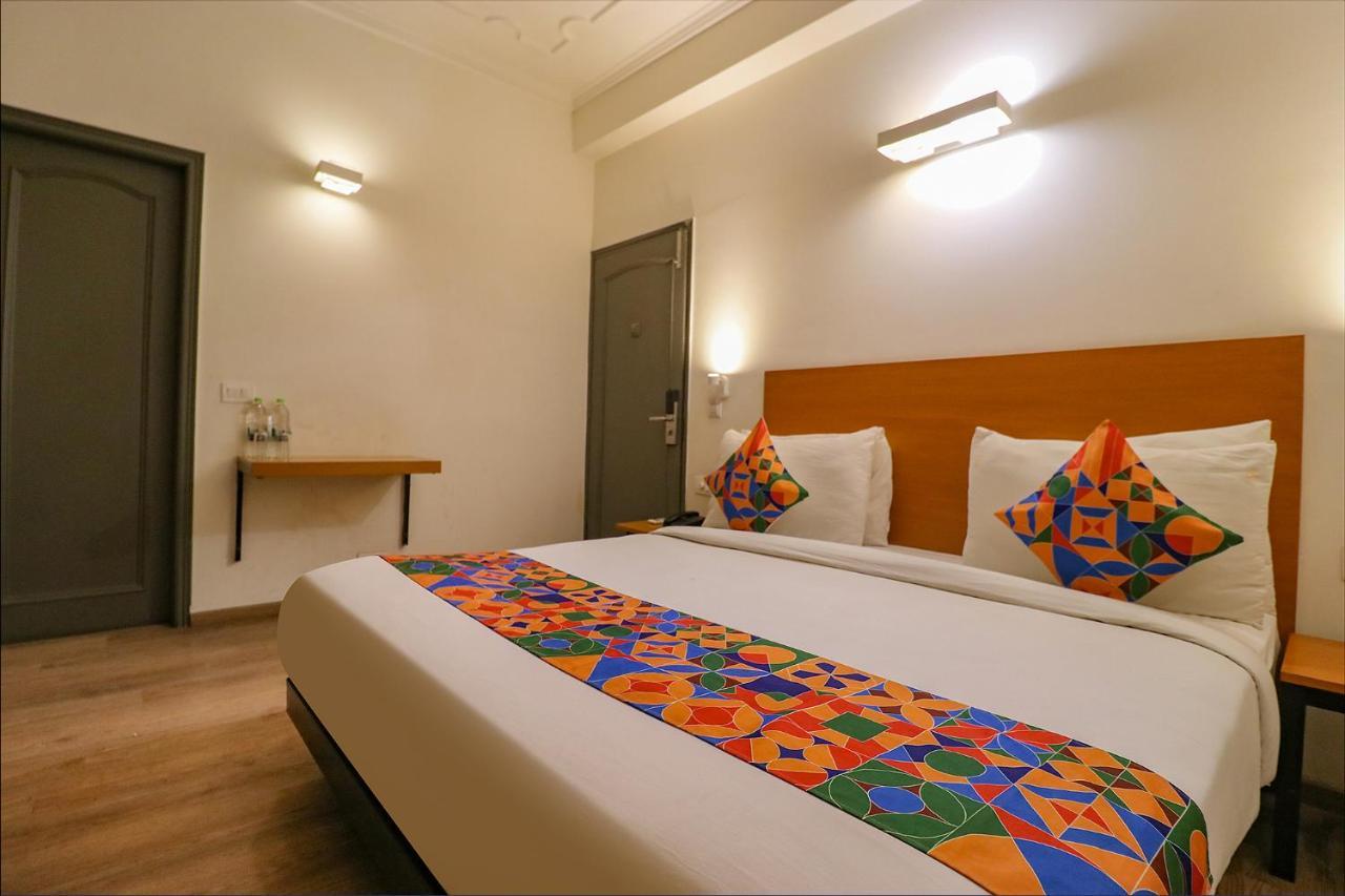 Fabhotel Lord Inn New Delhi Bagian luar foto