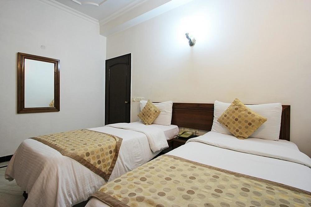 Fabhotel Lord Inn New Delhi Bagian luar foto