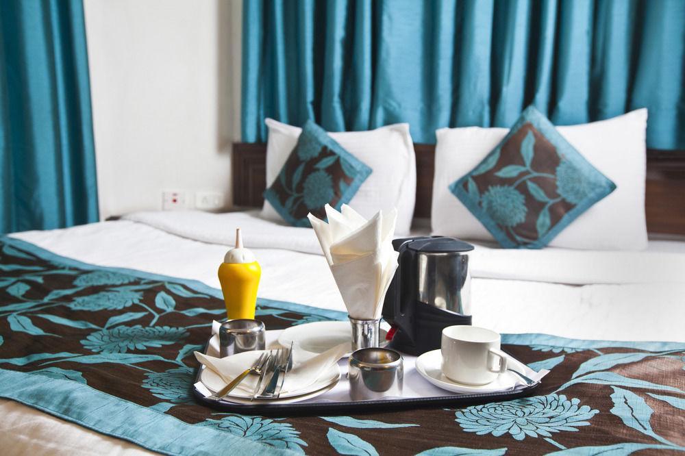 Fabhotel Lord Inn New Delhi Bagian luar foto