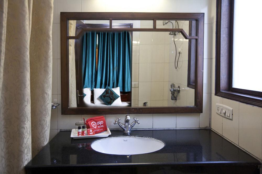 Fabhotel Lord Inn New Delhi Bagian luar foto