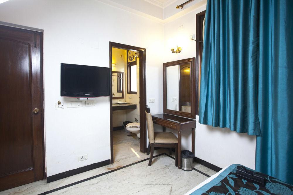 Fabhotel Lord Inn New Delhi Bagian luar foto